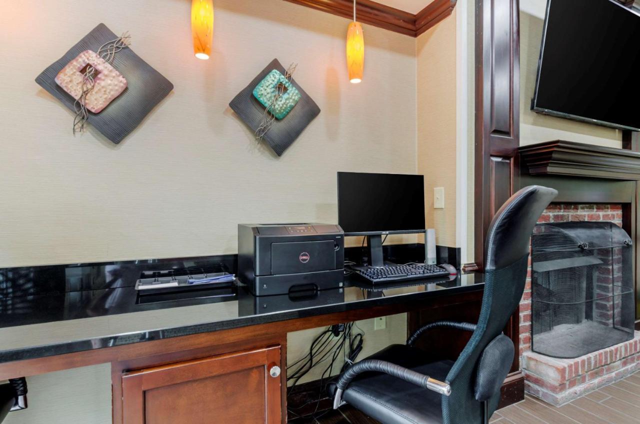 Comfort Inn & Suites Hillsville I-77 Εξωτερικό φωτογραφία