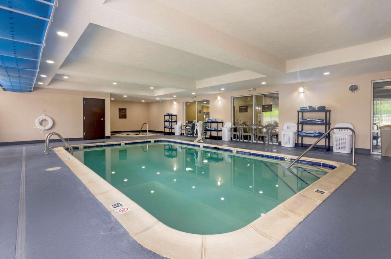 Comfort Inn & Suites Hillsville I-77 Εξωτερικό φωτογραφία